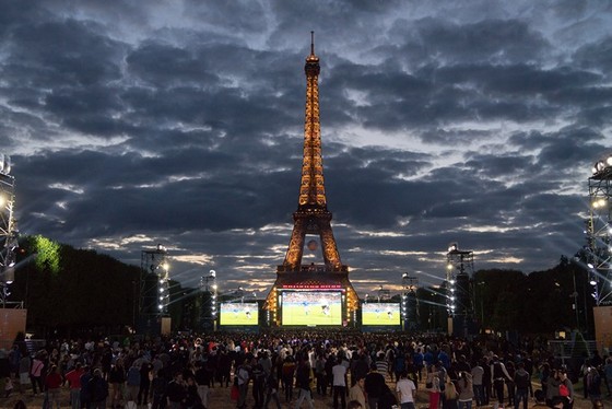 Tháp Eiffel và duyên nợ với Ronaldo, với thể thao ảnh 12