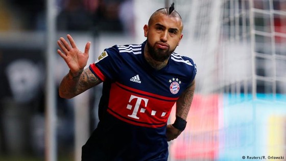 HLV thủ môn trở thành cứu tinh, giúp Bayern giành chiến thắng ảnh 1