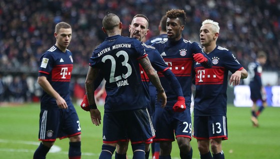 HLV thủ môn trở thành cứu tinh, giúp Bayern giành chiến thắng ảnh 2