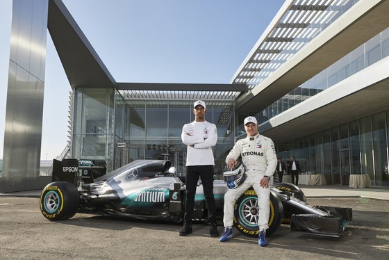 Đua xe F1: Hamilton nhắn nhủ Verstappen: “Muốn vô địch hả? Chờ đi cưng” ảnh 3