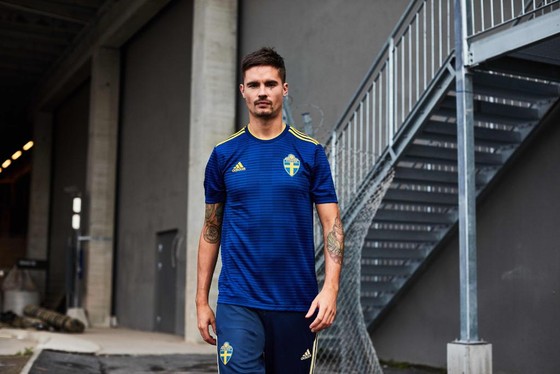 World Cup 2018: Áo đấu mới rực rỡ sắc màu! ảnh 9