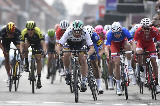 Xe đạp: Quá nhanh, quá nguy hiểm, Sagan đăng quang Gent-Wevelgem ảnh 2