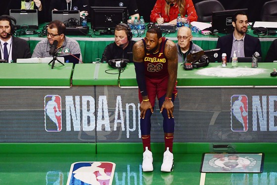 NBA 2017-2018: Boston thắng trận thứ 2, James và đồng đội lâm nguy ảnh 1