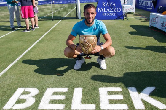 Khoảnh khắc cuối tuần: Federer chơi đùa với 2 con trai sinh đôi, Wozniacki lên ngôi ở Eastbourne ảnh 22