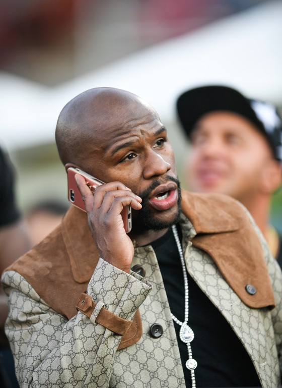 "Độc cô cầu bại" Floyd Mayweather: Vẫn thượng đài trong trận đấu “chỉ được đánh, không được đá” ảnh 3