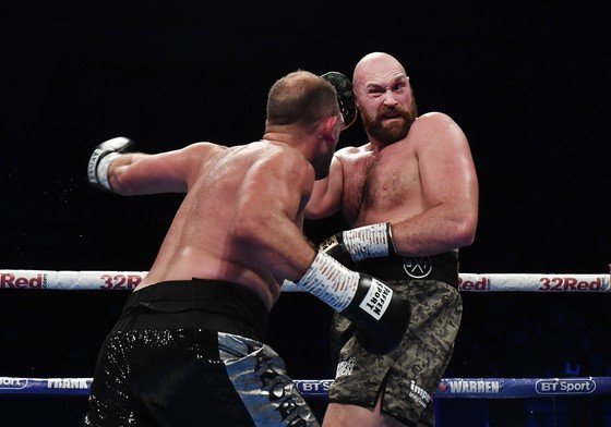 Wilder “cuồng nộ” so quyền với Fury “giận dữ”: Đại chiến ở Los Angeles ảnh 2