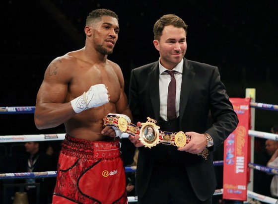 Ông bầu của Tyson Fury: “Joshua chỉ dám đấu với Usyk” ảnh 2