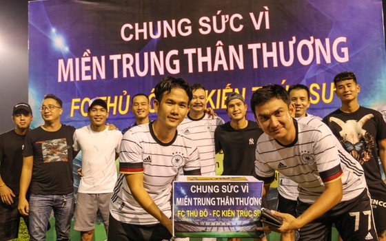 FC Thủ Đô - FC Kiến trúc sư: Trận cầu thiện nguyện nghĩa tình hướng về miền Trung thương yêu ảnh 1