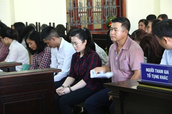 Lại hoãn xét xử nữ cán bộ ngân hàng lừa đảo hơn 50 tỷ đồng ảnh 1