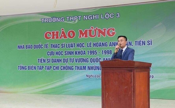 Xác minh thông tin một nhà báo quốc tế về thăm trường cũ ảnh 1