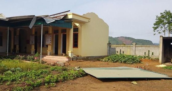 Nghệ An: 2 người bị thương, nhiều nhà cửa hư hỏng do giông lốc, mưa đá ảnh 1