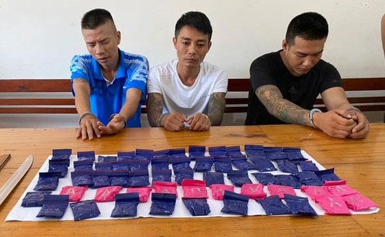 Bắt 3 đối tượng vận chuyển 12.000 viên ma túy tổng hợp ảnh 1