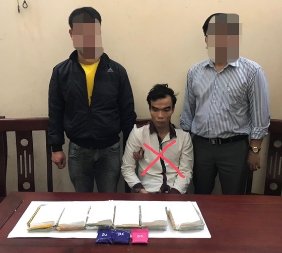 Bắt 1 đối tượng cùng 6 bánh heroin ảnh 1