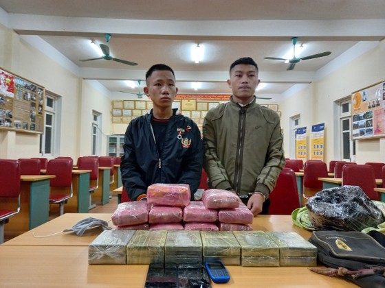 Phá chuyên án 'khủng' bắt 3 đối tượng, thu giữ 12 bánh heroin, 1kg ma túy đá cùng 54.000 viên ma túy ảnh 1