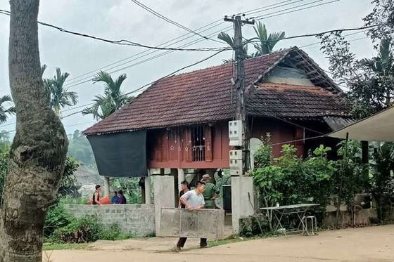 Chồng đâm chết vợ rồi tự tử 3 lần nhưng không thành ảnh 1