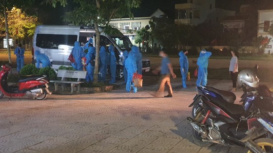 Nghệ An, Thanh Hóa: Cách ly 1.900 hộ dân, gần 2.000 học sinh, giáo viên ảnh 5