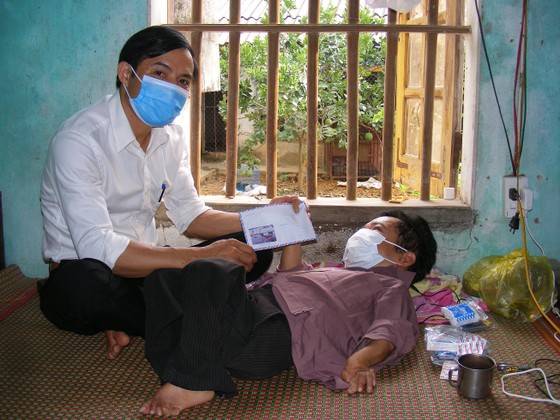 Báo Sài Gòn Giải Phóng trao quà cho hoàn cảnh khốn khó tại Thanh Hóa ảnh 1