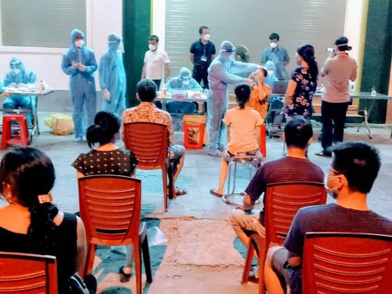 Truy vết được hơn 6 ngàn người liên quan đến chợ đầu mối Vinh ảnh 1
