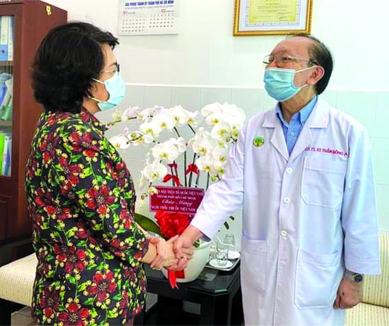 向守護人民健康白衣天使致敬 ảnh 1