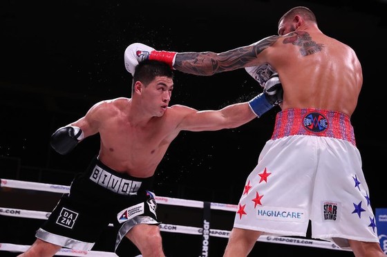 Quyền Anh: Đánh bại võ sĩ Mỹ ngay trên đất Mỹ, quyền thủ Nga bảo vệ đai bán nặng WBA ảnh 1