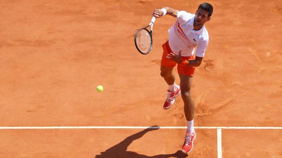 Madrid Open: Federer thắng trận đầu tiên trên mặt sân đất nện sau 3 năm vắng bóng ảnh 2