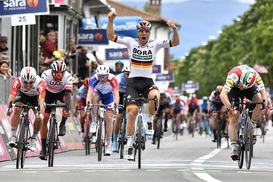 Giro d’Italia: Ackermann và Gaviria thay nhau thắng chặng 2 và 3, Viviani bị hủy kết quả ảnh 1
