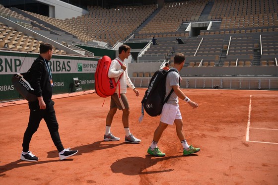 Roger Federer: Xúc động quay trở lại Roland Garros lần đầu tiên sau 4 năm ảnh 1