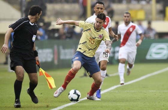 Copa America: Falcao chịu áp lực từ chính người đồng đội Zapata ảnh 1