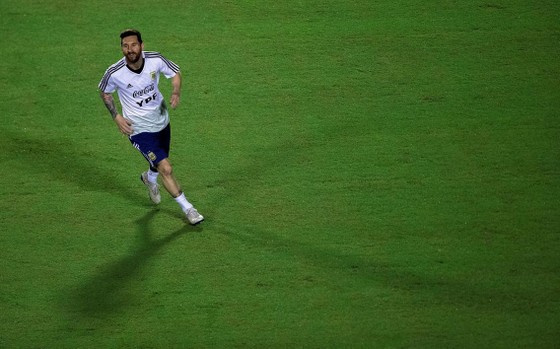 Argentina - Colombia: Ông Scaloni sẽ chơi với “mũi đinh ba” Messi - Aguero - Di Maria ảnh 1