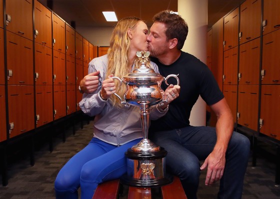 “Mỹ nhân” Đan Mạch Caroline Wozniacki: Diện váy cưới tuyệt đẹp để lên xe hoa ảnh 1
