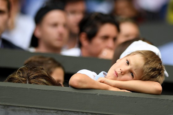 Wimbledon: Federer thắng trận thứ 99 chỉ sau 74 phút, Berrettini muốn trả anh tiền “dạy thêm" ảnh 7