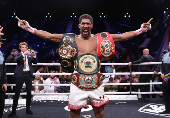 Eddie Hearn “bắt trend” Tyson Fury: Muốn có trận “Nhất thống giang hồ” giữa 2 quyền thủ Anh vào Hè ảnh 1