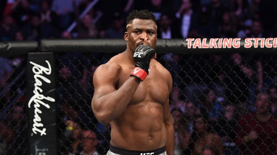 UFC 249: Các võ sĩ không ngại thi đấu trong một sàn đài đóng kín, không có khán giả ảnh 3