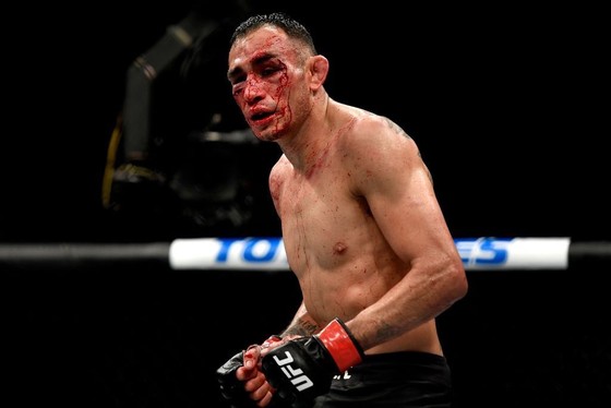 UFC 249: Quyền trái, quyền phải của “The Highlight” lật đổ tượng đài “Ông kẹ Mỹ” Ferguson ảnh 1