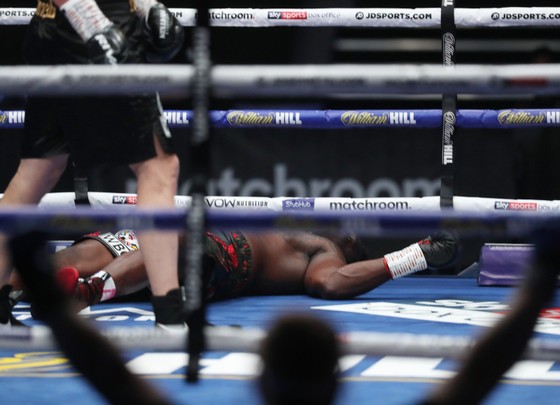 “Sư tử trắng nước Nga” Alexander Povetkin: 2 lần đo đài trong hiệp 4, vẫn đấm KO “Quái hiệp” Dillian Whyte trong hiệp 5 ảnh 2
