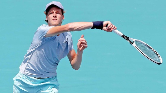 Miami Open: Chung kết không có người Nga - Sinner đấu Hurkacz ảnh 1
