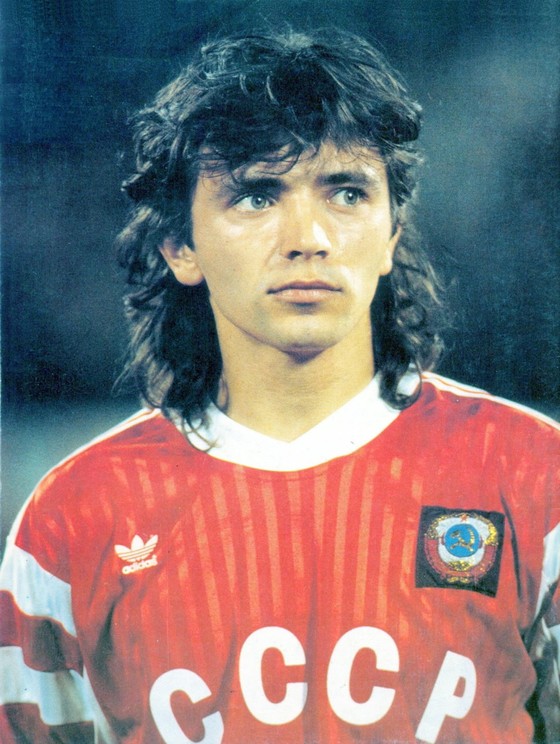 Arsen Zakharyan: Yêu thích Cristiano Ronaldo, nhưng chơi bóng giống… Igor Dobrovolsky ảnh 2
