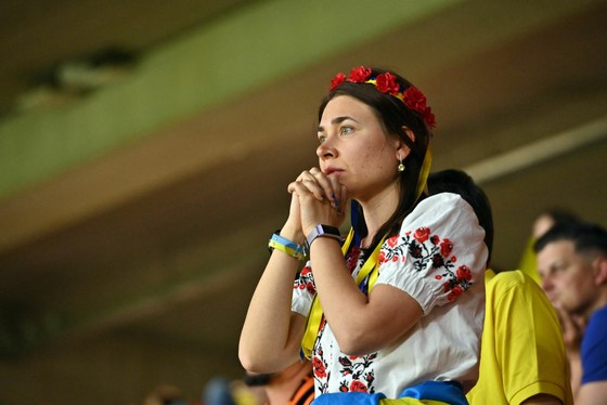 Sắc màu CĐV Ukraine và "Vàng - Xanh mạnh hơn Sbornaya" ảnh 5