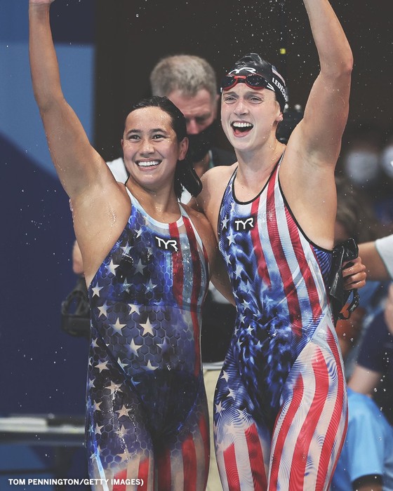 Đụng Ariarne Titmus là “khắc tinh”, nhưng Katie Ledecky vẫn kịp thắng HCV đầu tiên ở cự ly 1.500m tự do ảnh 1