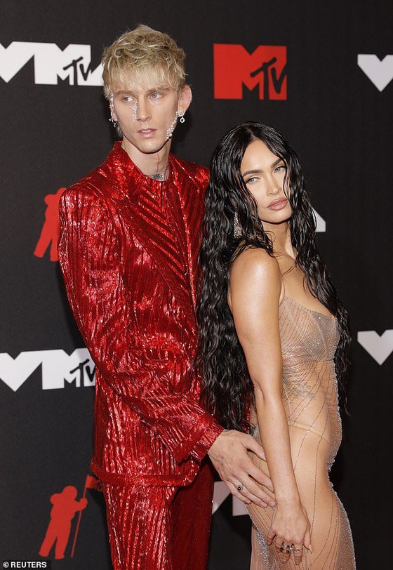 “Gã điên Ailen” Conor McGregor suýt choảng Machine Gun Kelly: Tôi chẳng biết hắn ta, ngoại trừ hắn đi cùng Megan Fox ảnh 3