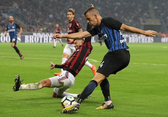 Inter vất vả vượt qua Milan ở phút cuối ảnh 1