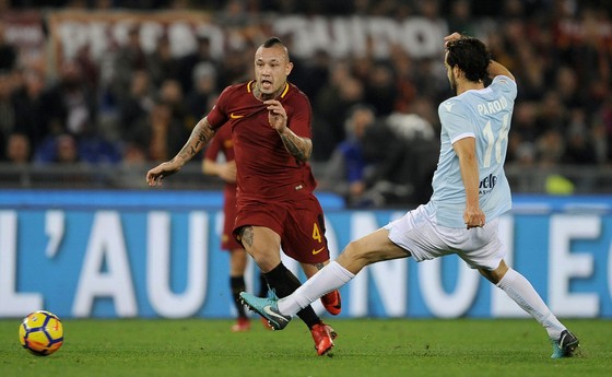 Serie A: Napoli vượt qua AC Milan, Roma nhấn chìm Lazio ảnh 1