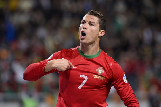 Hà Lan làm gì để ngăn Ronaldo ghi bàn? ảnh 1