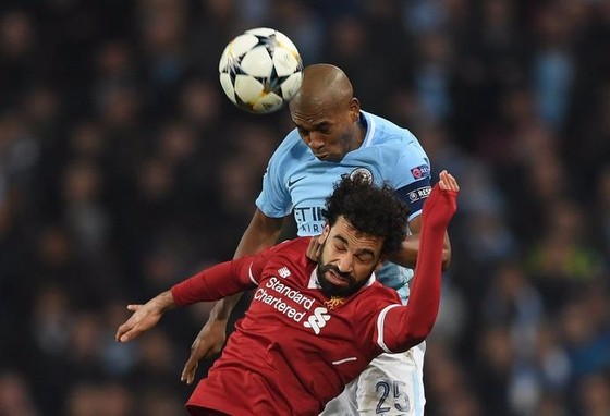 Klopp đã nói gì với cầu thủ Liverpool trong giờ giải lao ở Manchester City ảnh 2