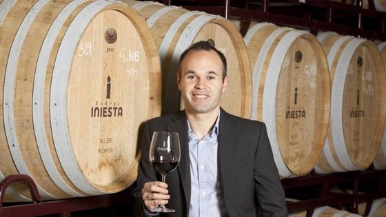 Iniesta sang Nhật lãnh lương khủng 25 triệu Euro/năm ảnh 1