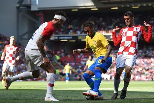 Neymar nhảy điệu samba trên sân Anfield ảnh 2