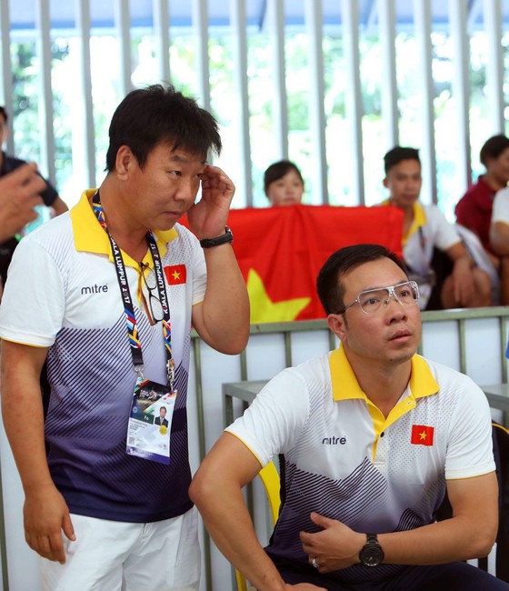 Hoàng Xuân Vinh, Trần Quốc Cường thua sốc tại 50m súng ngắn bắn chậm ảnh 1