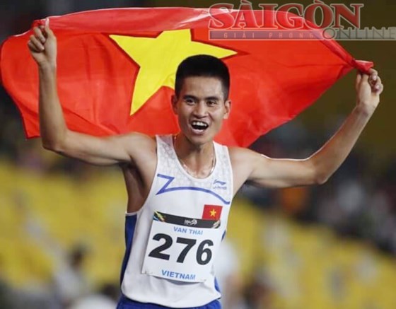 VĐV Việt Nam thống trị cự ly trung bình tại SEA Games ảnh 1
