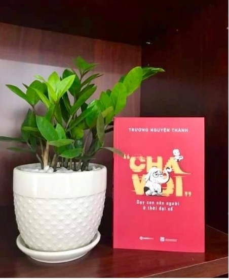 Giáo sư “quần đùi” ra mắt sách về dạy con thời đại số ảnh 1