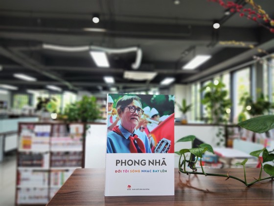 Ra mắt hồi ký, di cảo 'Đời tôi sóng nhạc bay lên' của nhạc sĩ Phong Nhã ảnh 1